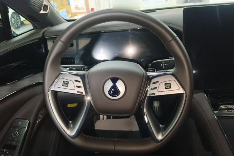 Used Denza Z9 2024 1100 km All-Wheel-Drive Ultra Version Steering Wheel
