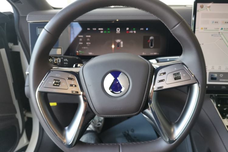Used Denza Z9 2024 1100 km Four-Wheel Drive Max Version Steering Wheel
