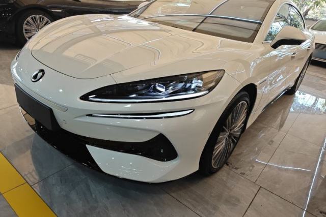 Used Denza Z9 2024 1100 km All-Wheel-Drive Ultra Version