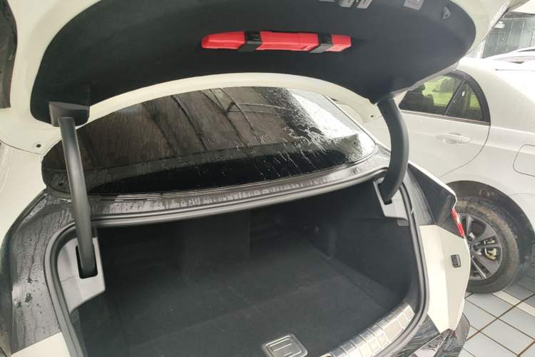 Used Denza Z9 2024 1100 km Four-Wheel Drive Max Version Trunk