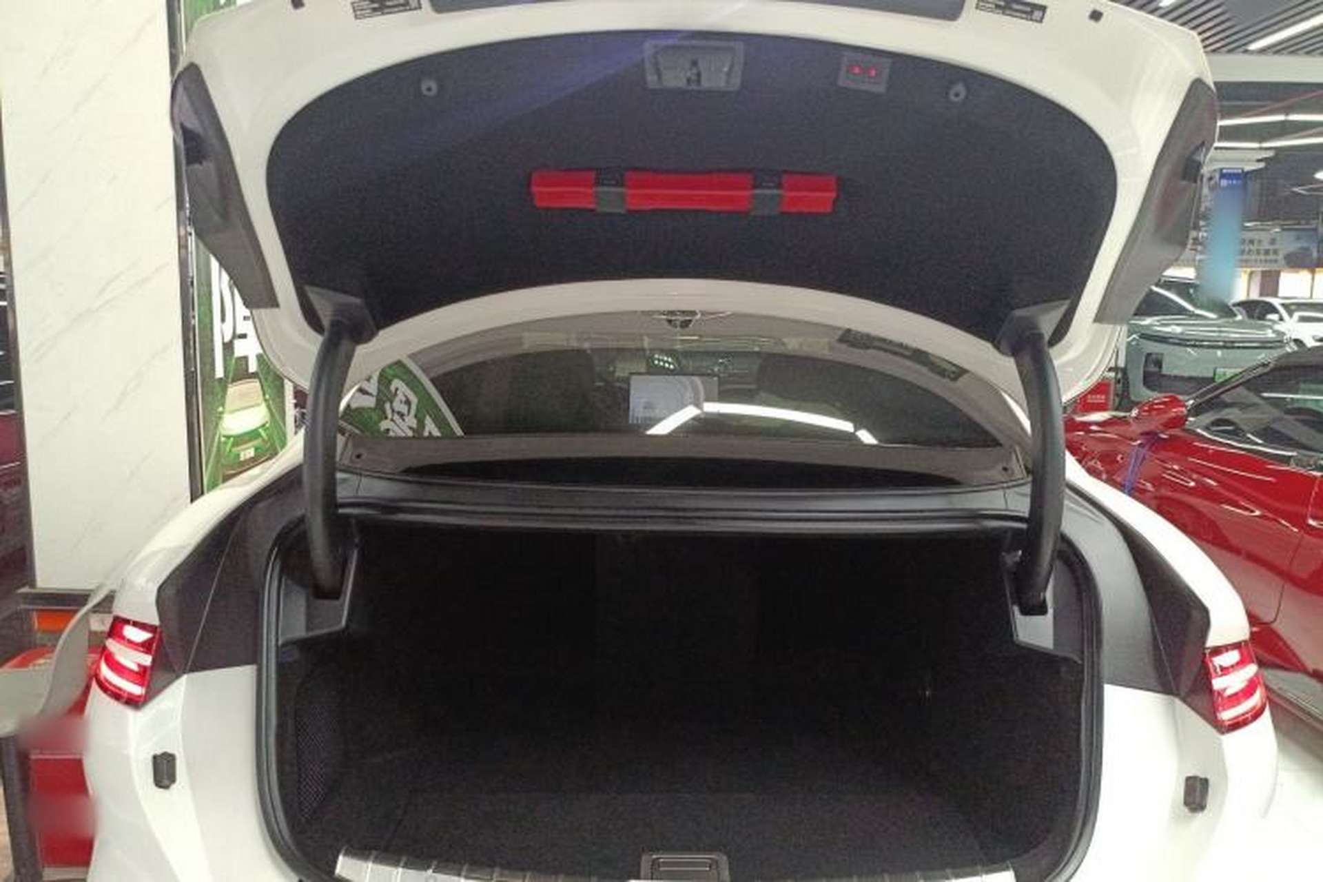 Used Denza Z9 2024 1100 km Four-Wheel Drive Max Version Trunk