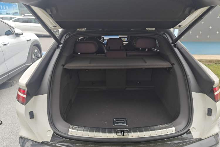 Used Denza Z9 2024 1100 km All-Wheel-Drive Ultra Version Trunk