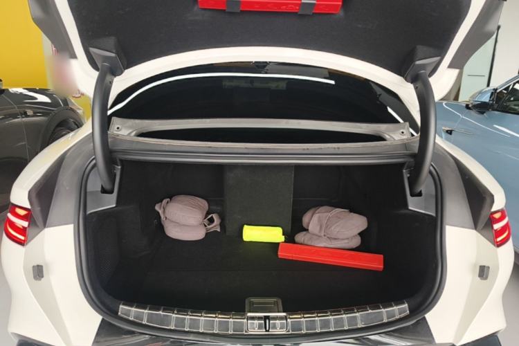 Used Denza Z9 2024 1100 km All-Wheel-Drive Ultra Version Trunk