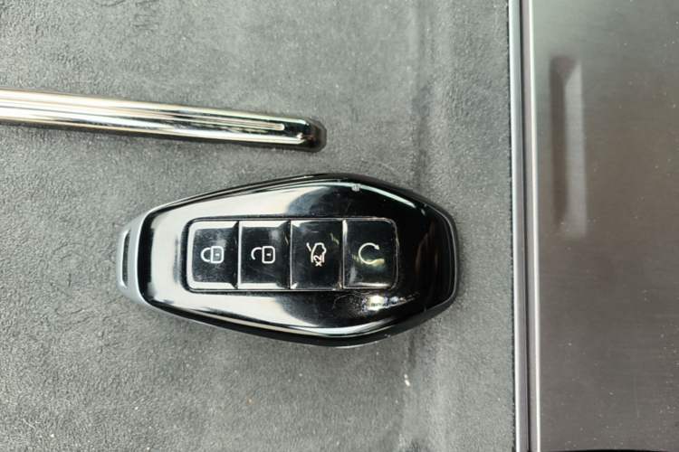 Used Denza Z9 2024 1100 km Four-Wheel Drive Max Version Vehicle Key