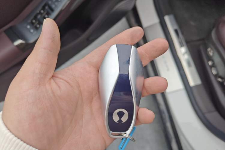 Used Denza Z9 2024 1100 km All-Wheel-Drive Ultra Version Vehicle Key