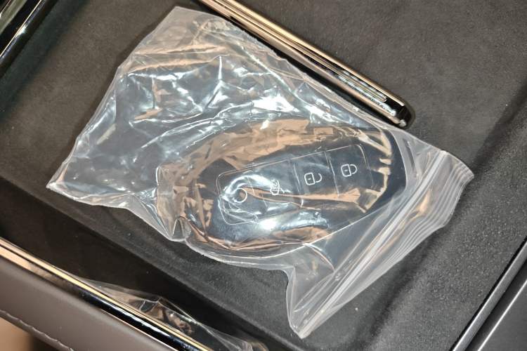 Used Denza Z9 2024 1100 km All-Wheel-Drive Ultra Version Vehicle Key