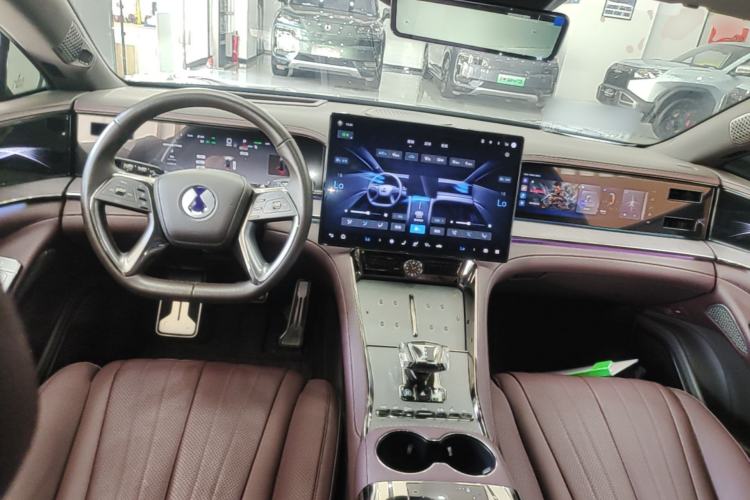 Used Denza Z9GT 2024 630 All-Wheel Drive Max Edition Center Console