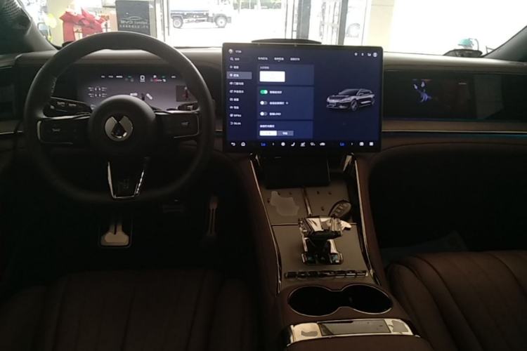 Used Denza Z9GT 2024 1100 4x4 Max First Edition Center Console