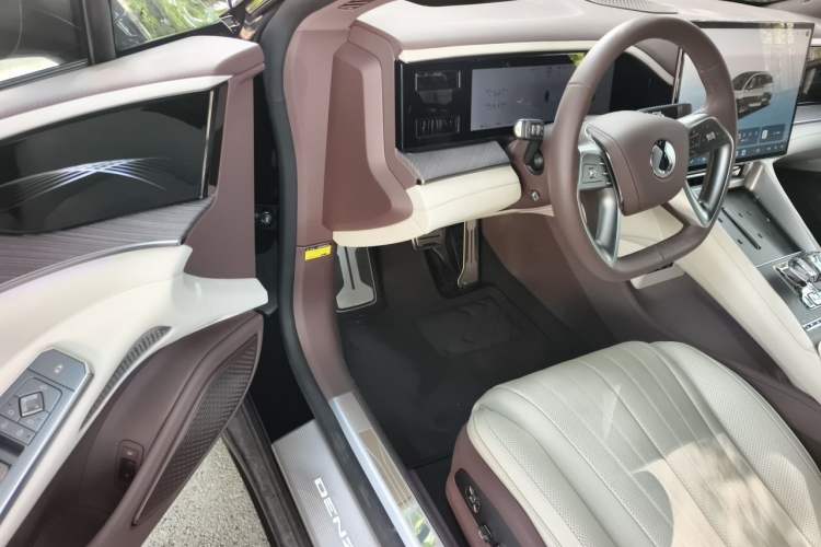Used Denza Z9GT 2024 630 All-Wheel Drive Max Edition Driver Seat