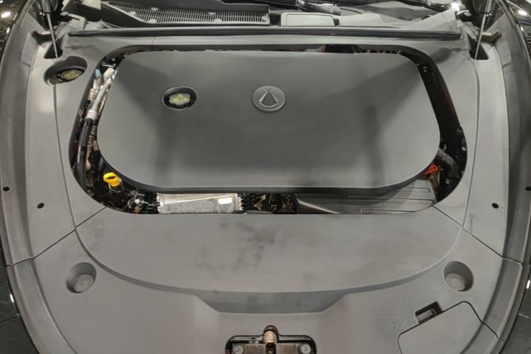 Used Denza Z9GT 2024 1100 Four-Wheel Drive Max Edition Engine Bay