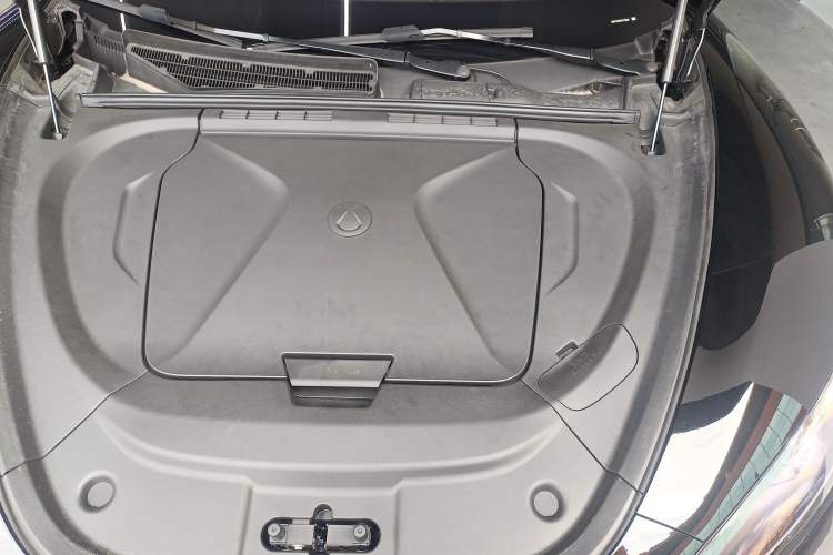 Used Denza Z9GT 2024 630 All-Wheel Drive Max Edition Engine Bay