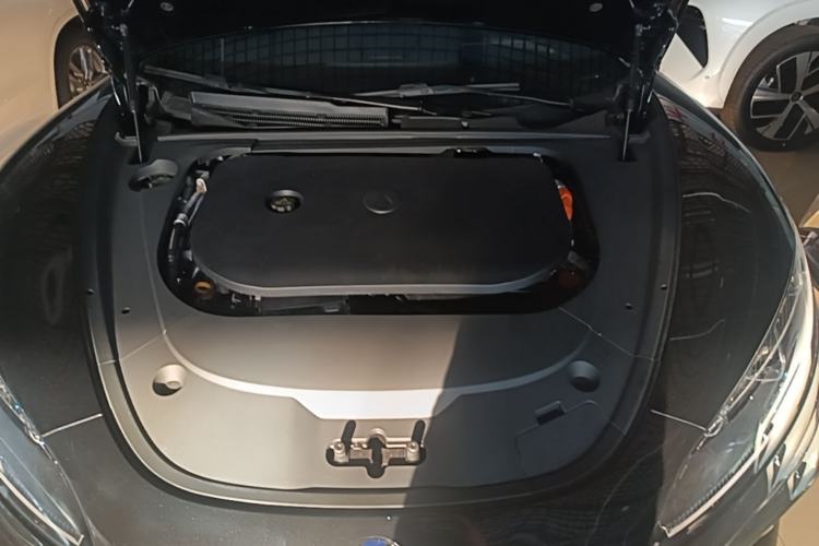 Used Denza Z9GT 2024 1100 Four-Wheel Drive Max Edition Engine Bay