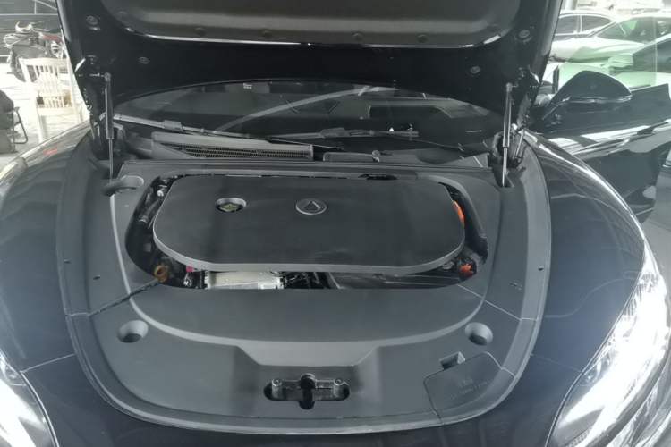 Used Denza Z9GT 2024 1100 Four-Wheel Drive Ultra Version Engine Bay
