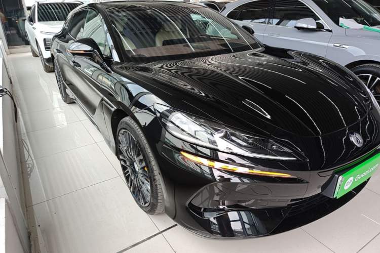 Used Denza Z9GT 2024 1100 Four-Wheel Drive Max Edition Front Right 45 Deg