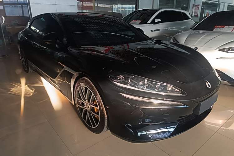 Used Denza Z9GT 2024 1100 Four-Wheel Drive Max Edition Front Right 45 Deg