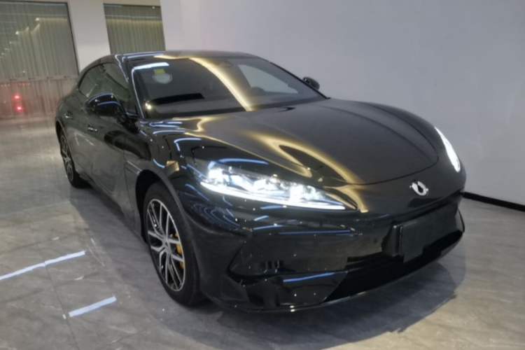 Used Denza Z9GT 2024 1100 Four-Wheel Drive Max Edition Front Right 45 Deg