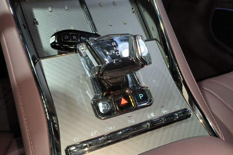 Used Denza Z9GT 2024 1100 Four-Wheel Drive Ultra Version Gear Lever