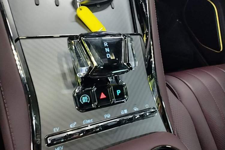 Used Denza Z9GT 2024 1100 Four-Wheel Drive Max Edition Gear Lever