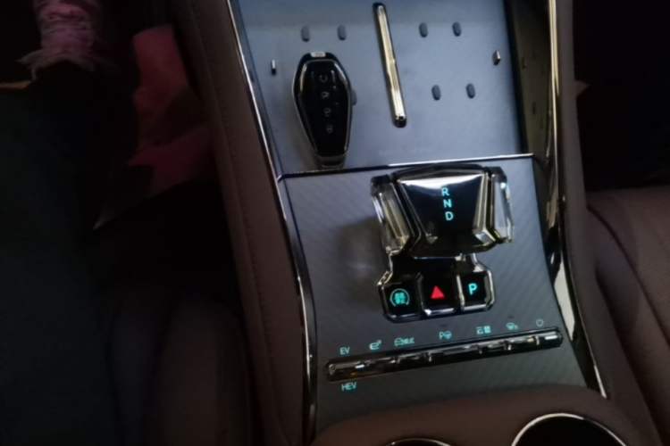 Used Denza Z9GT 2024 1100 Four-Wheel Drive Max Edition Gear Lever