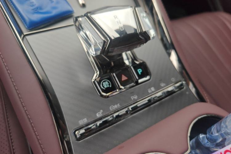 Used Denza Z9GT 2024 630 All-Wheel Drive Max Edition Gear Lever
