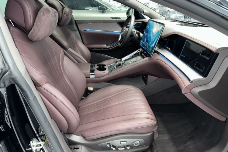 Used Denza Z9GT 2024 630 All-Wheel Drive Max Edition Interior 2