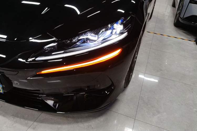 Used Denza Z9GT 2024 1100 Four-Wheel Drive Ultra Version Left Front Headlight