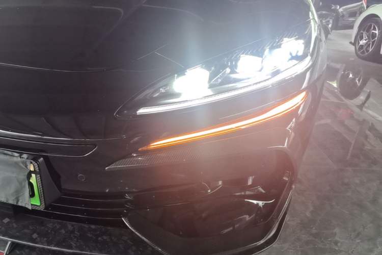 Used Denza Z9GT 2024 1100 Four-Wheel Drive Ultra Version Left Front Headlight