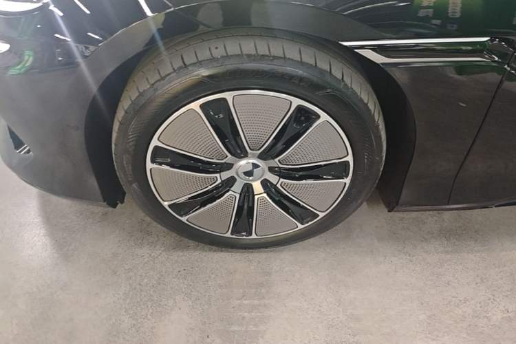Used Denza Z9GT 2024 1100 Four-Wheel Drive Max Edition Left Front Wheel Hub