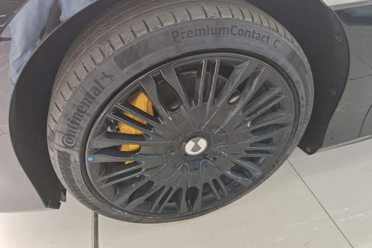 Used Denza Z9GT 2024 1100 Four-Wheel Drive Max Edition Left Front Wheel Hub