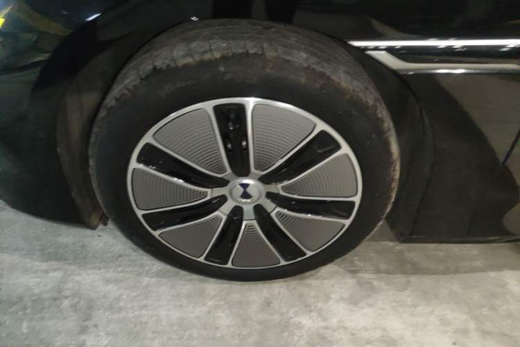 Used Denza Z9GT 2024 1100 Four-Wheel Drive Max Edition Left Front Wheel Hub