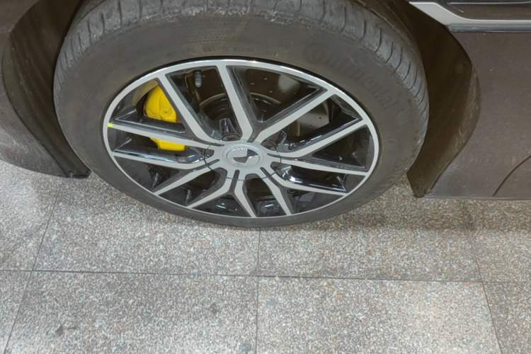 Used Denza Z9GT 2024 1100 4x4 Pro Version Left Front Wheel Hub