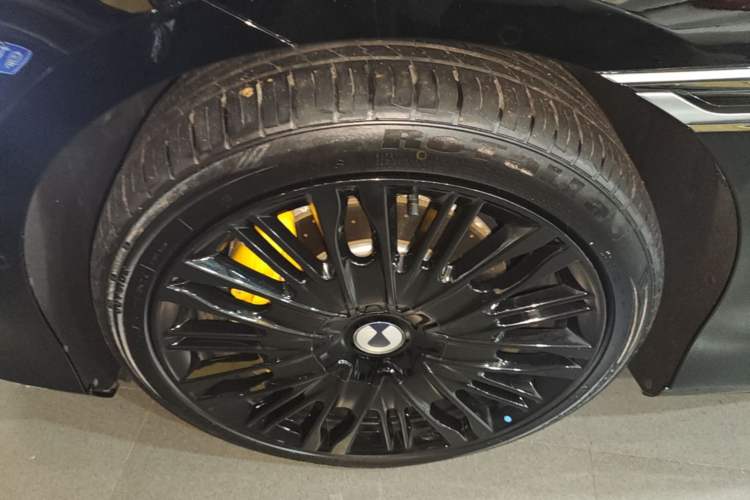 Used Denza Z9GT 2024 1100 4x4 Ultra First Edition Left Front Wheel Hub