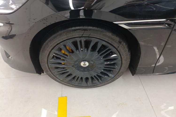 Used Denza Z9GT 2024 1100 4x4 Ultra First Edition Left Front Wheel Hub
