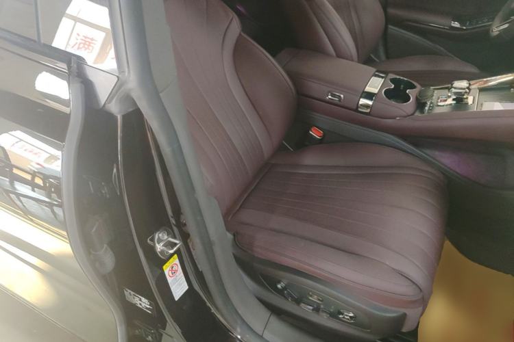 Used Denza Z9GT 2024 630 All-Wheel Drive Max Edition Right Front Seat