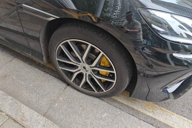 Used Denza Z9GT 2024 1100 Four-Wheel Drive Max Edition Right Front Wheel Hub