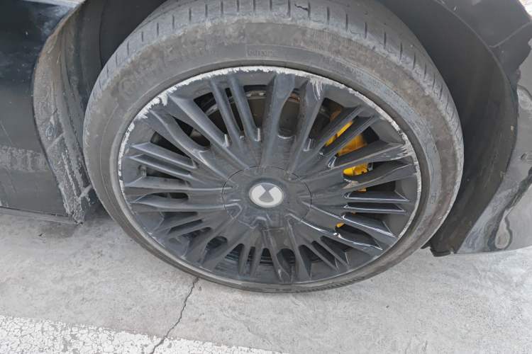 Used Denza Z9GT 2024 1100 4x4 Ultra First Edition Right Front Wheel Hub