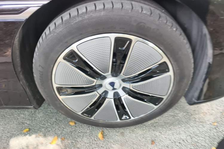 Used Denza Z9GT 2024 630 All-Wheel Drive Max Edition Right Front Wheel Hub