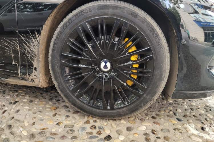 Used Denza Z9GT 2024 1100 Four-Wheel Drive Ultra Version Right Front Wheel Hub