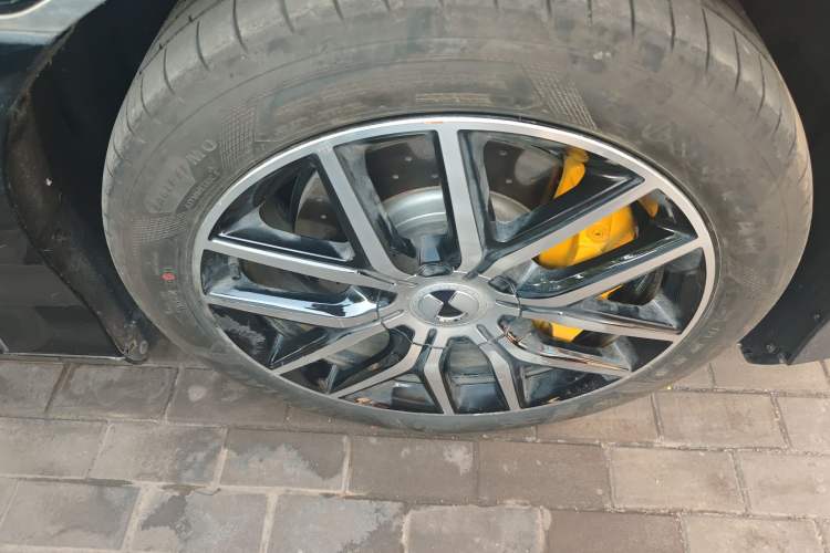 Used Denza Z9GT 2024 1100 4x4 Pro Version Right Front Wheel Hub