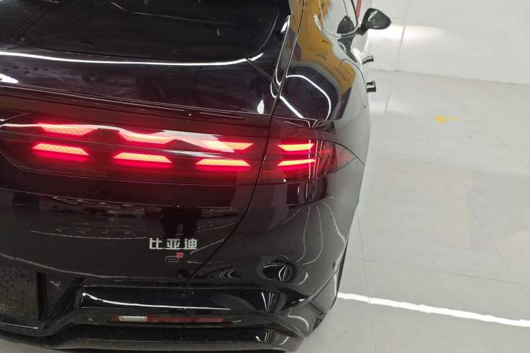 Used Denza Z9GT 2024 1100 4x4 Ultra First Edition Right Rear Taillight