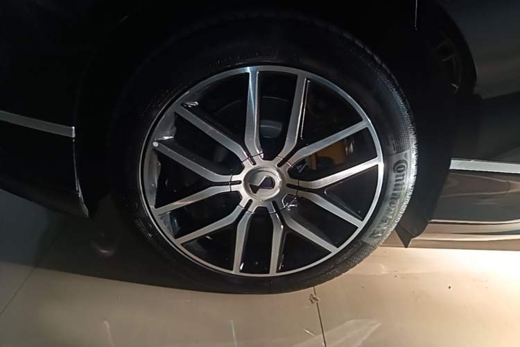 Used Denza Z9GT 2024 1100 Four-Wheel Drive Max Edition Right Rear Wheel Hub