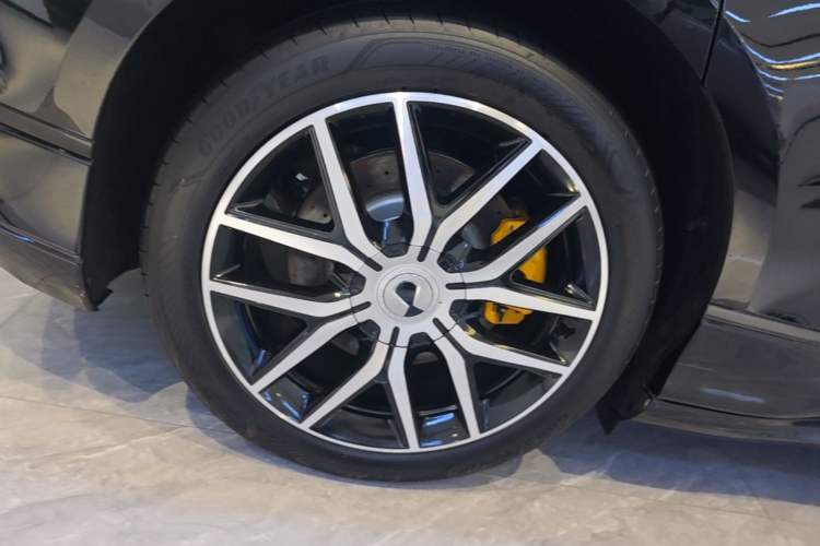 Used Denza Z9GT 2024 1100 Four-Wheel Drive Max Edition Right Rear Wheel Hub