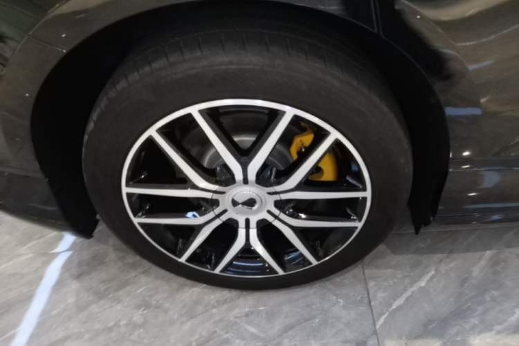 Used Denza Z9GT 2024 1100 Four-Wheel Drive Max Edition Right Rear Wheel Hub