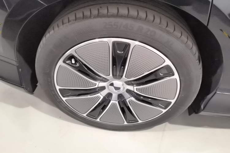 Used Denza Z9GT 2024 630 All-Wheel Drive Max Edition Right Rear Wheel Hub