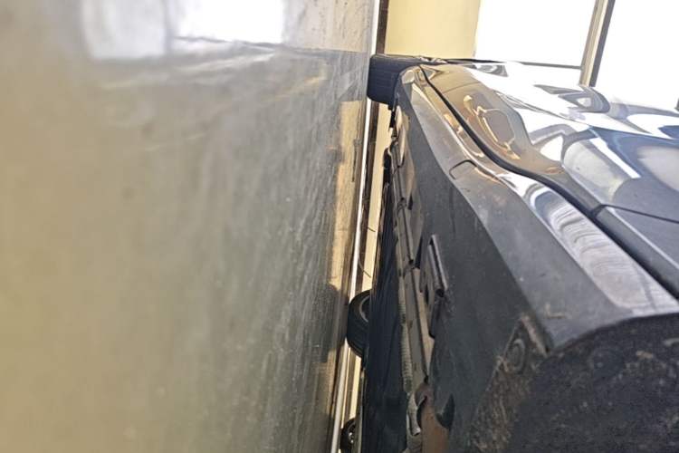 Used Denza Z9GT 2024 1100 Four-Wheel Drive Max Edition Right Side Sill