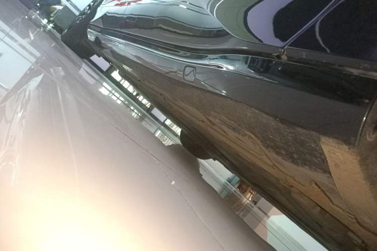 Used Denza Z9GT 2024 1100 Four-Wheel Drive Max Edition Right Side Sill