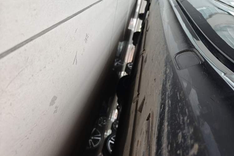 Used Denza Z9GT 2024 1100 Four-Wheel Drive Max Edition Right Side Sill