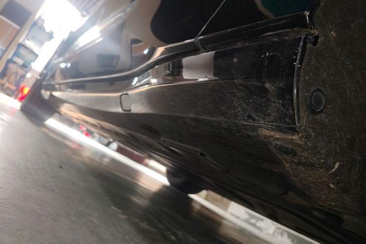 Used Denza Z9GT 2024 630 All-Wheel Drive Max Edition Right Side Sill