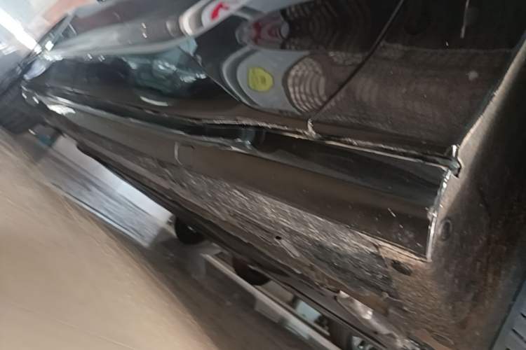 Used Denza Z9GT 2024 1100 Four-Wheel Drive Max Edition Right Side Sill