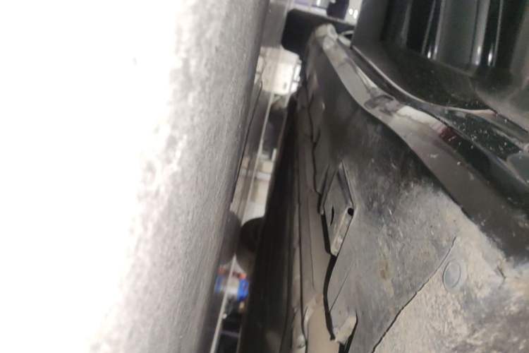 Used Denza Z9GT 2024 1100 Four-Wheel Drive Max Edition Right Side Sill